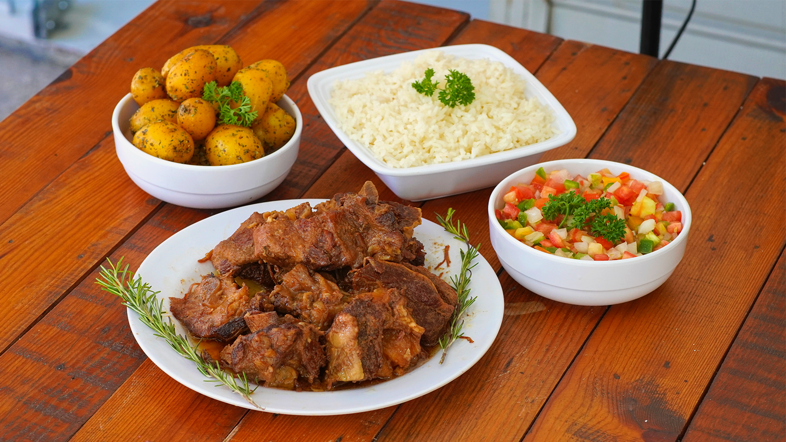 Costela, arroz e batata